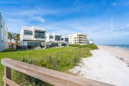 NEW Luxury Modern Beachfront Villa w/ Heated Pool - Image 4
