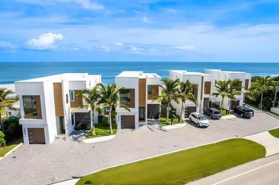 NEW Luxury Modern Beachfront Villa w/ Heated Pool - Image 3