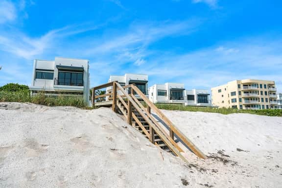 NEW Luxury Modern Beachfront Villa w/ Heated Pool - Image 5