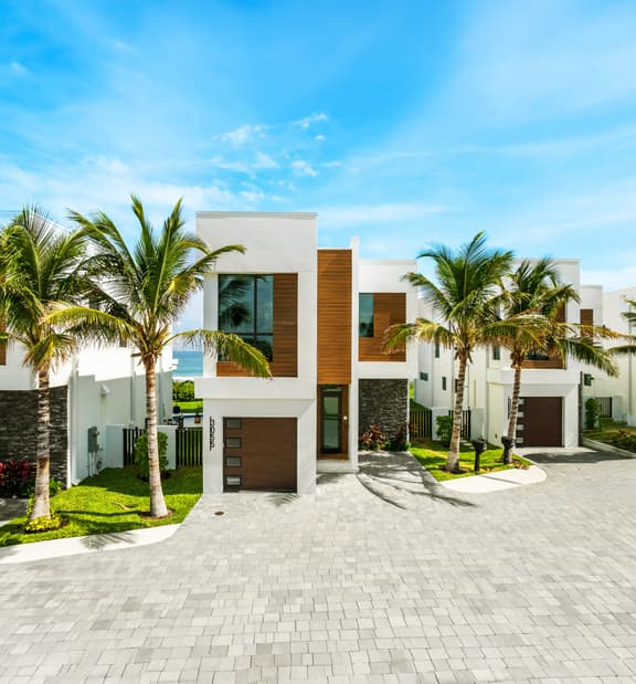 NEW Luxury Modern Beachfront Villa w/ Heated Pool - Image 1